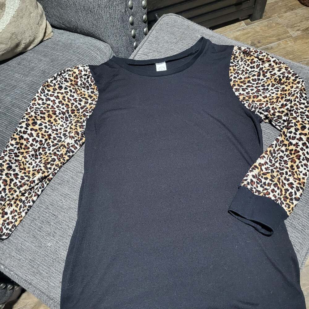 Sunshine & Rodeos Women's Small Black Tunic Top with Leopard Print Long Sleeves